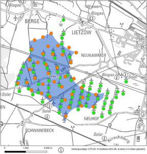 Darstellung des Vorranggebietes VRW 37 Nauen auf einer Karte, grüne Punkte sind die 74 Windkraftanlagen der ersten Generation die zurückgebaut werden, die roten Punkte stellen die 38 Windenergieanlagen der neuen Generation dar.